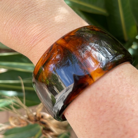 Cellulose acetate dark honey amber color wide bangle bracelet - Picture 3 of 7